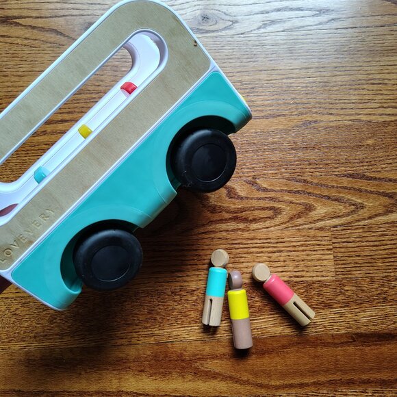 Lovevery bus and lockbox from the Realist playkit (19-21m) - Picture 12 of 16